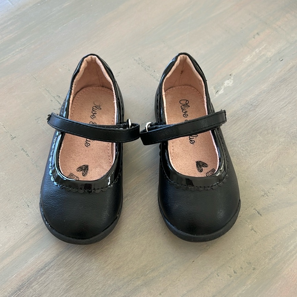 LIKE NEW! Black Mary Jane Shoes. Toddler Size 5.